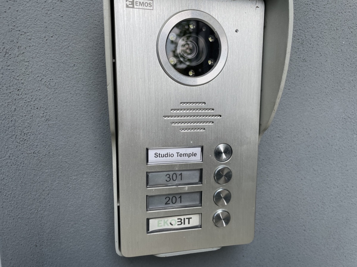 cesta do Studio Temple